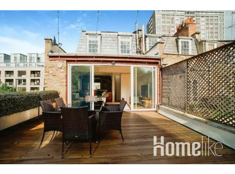 Chic 3BR Islington Home with Rooftop Dining - Станови