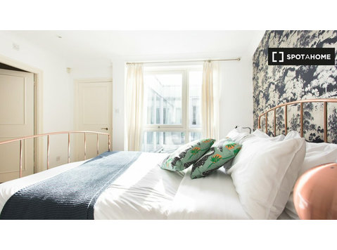 Kensington, Londra'da kiralık şık 4 yatak odalı daire - Apartman Daireleri