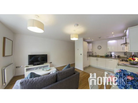 Fully furnished two bedroom apartment in Elstree - Apartments