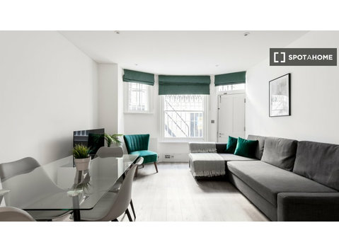 Hip 1-bedroom flat to rent in Kensington, London - Asunnot