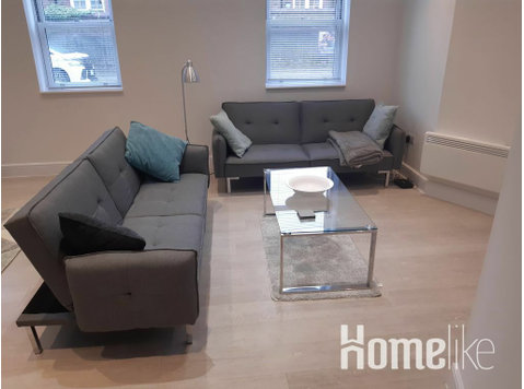 Light, spacious, stylish, 1 bed flat in lively Balham - Станови
