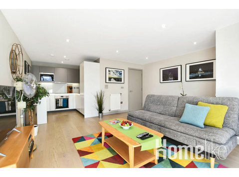 Luxe een slaapkamer appartement met balkon in Ealing - Appartementen