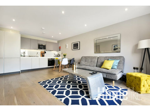 Luxury two bed apartment with terrace in Ealing - Apartments