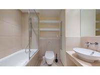 Master Room & Ensuite Bath with Private Balcony - Canary… - アパート