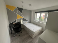 Minerva Close, London