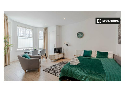 Kensington, Londra, Kiralık modern 1 yatak odalı daire - Apartman Daireleri