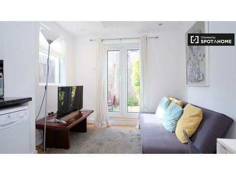 Moderno piso de 2 dormitorios en alquiler en Battersea,… - Pisos