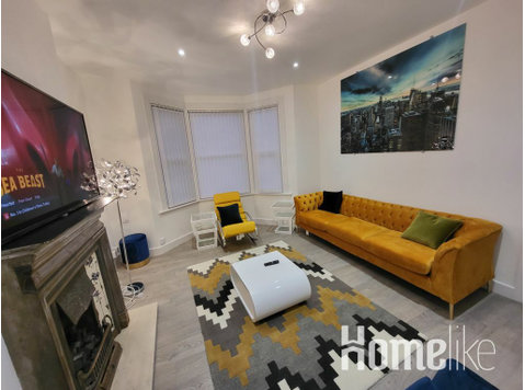 Modern 4 Bedroom Central Apartment London - Apartments
