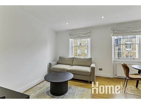 One-Bedroom Abode With A Balcony In Central London - اپارٹمنٹ