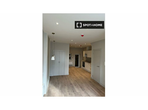 Apartamento de un dormitorio en Tottenham Hale, Londres - Pisos