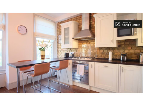 Rustic 2-bedroom flat for rent in Lambeth, London - Byty