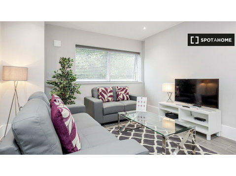 Serviced 1-Bedroom Apartment for rent in Hove - Căn hộ