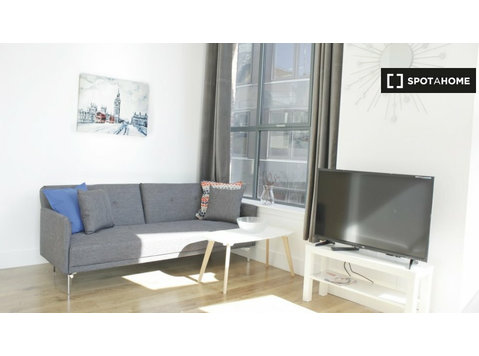 Apartamento con servicio de 1 dormitorio en alquiler en… - Pisos