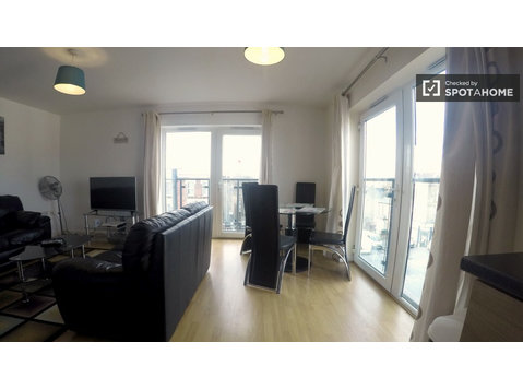 Spacious 2 Bed 2 Bath Flat for Rent in Leytonstone, London - Căn hộ