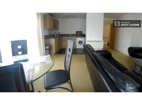 Amplio apartamento de 2 habitaciones con balcón en… - Pisos