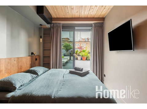 Amplio apartamento de dos dormitorios con balcón - Pisos