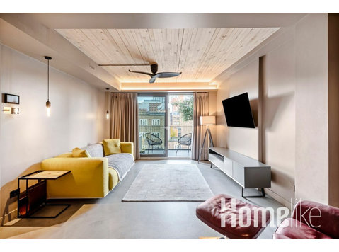 Spacious Two-Bedroom Apartment with Balcony - Apartman Daireleri