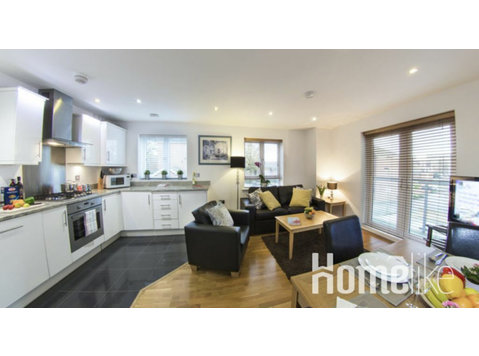 Spacious two bedroom apartment in Elstree - Asunnot