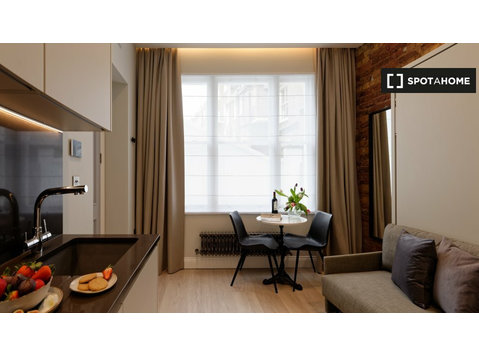 Apartamento Estúdio para alugar em Kensington and Chelsea,… - Apartamentos