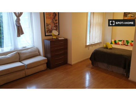 Studio Apartment for rent in Willesden Green, London - Apartments