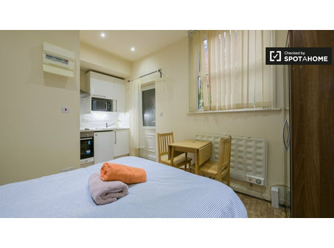 Studio apartment to rent in Cricklewood, London - Apartments