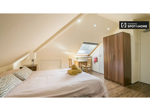 Studio flat to rent in Cricklewood, London - Διαμερίσματα