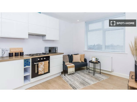 Studio do wynajęcia w Aylesbury, Londyn - Mieszkanie