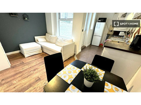 Studio for rent in Fulham Broadway, London. - Apartments