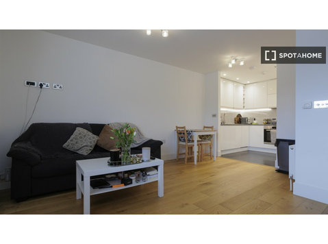 Studio for rent in Grove, London - Apartments