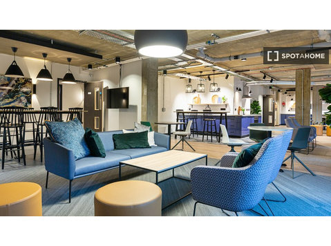 Studio for rent in Peninsula, London - Apartments