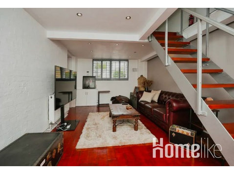Stylish 1BR Home in Brixton Hill - アパート