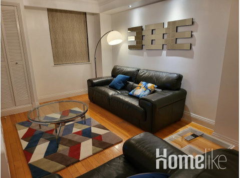 Stylish 2 Bedroom Apartment A Minute Walk From Station - Lakások