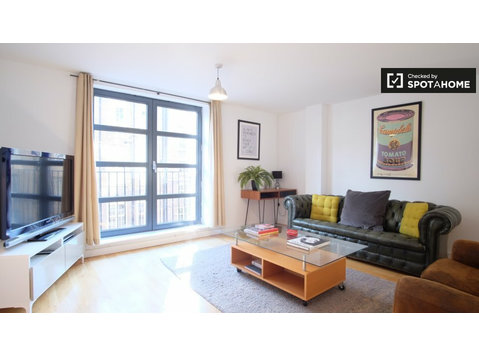 Stylish 2-bedroom flat to rent in Shoreditch, London - Apartmani