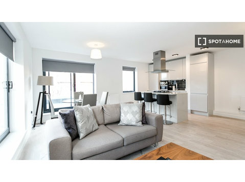 Stylish 2-bedroom flat to rent in Tower Hamlets, London - Apartments