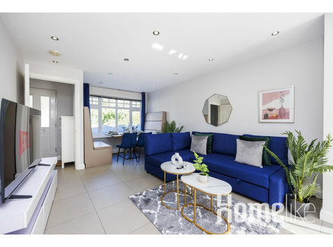 Stylish and Comfortable 4 Bedroom Uxbridge Home - Apartman Daireleri