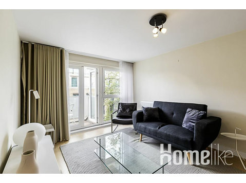 Sunny Belgravia Apartment with a Balcony - 	
Lägenheter