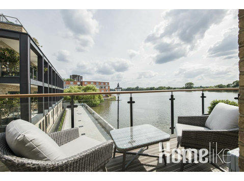 Three Bedroom Riverside Penthouse  with Terrace - Apartments
