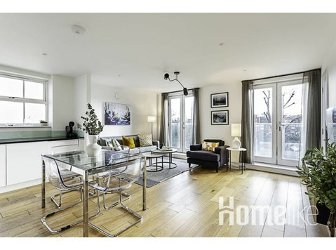 Tranquil Belsize Park Haven with Stunning Views - דירות