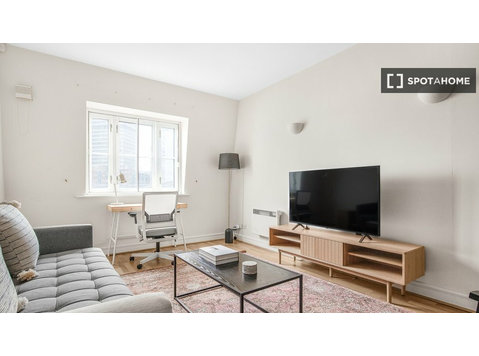 Apartamento de dois quartos para alugar em Londres - Apartamentos