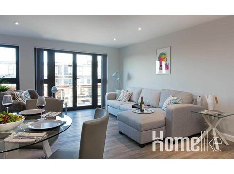2 bed modern City Centre Penthouse - Apartments