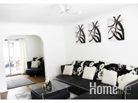 Spacious 5 bedroom house, free parking in Milton Keynes by… - 	
Lägenheter