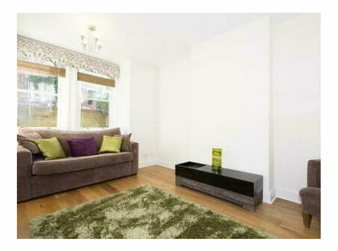 BEAUTIFULLY PRESENTED BEDROOM FLAT IN OXFORD - Σπίτια