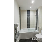 Bright three bedroom apartment in Reading - Apartments