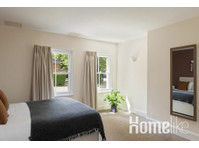 Stylish one-bedroom apartment close to the centre of Reading - Leiligheter