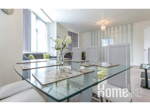 Luxury Two Bedroom Apartment with En-suite in Swindon - Apartemen