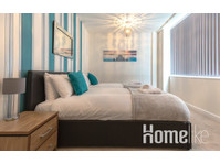 Luxury Two Bedroom Apartment with En-suite in Swindon - Apartamentos