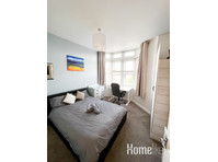 2 Bedroom Fully Serviced Apartment - Bristol - குடியிருப்புகள்  
