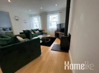 4 bedroom apartment in the heart of Clifton Village - شقق