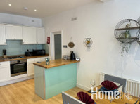 4 bedroom apartment in the heart of Clifton Village - Apartments