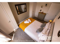 ¡Bienvenido a nuestro encantador dúplex de 3 dormitorios en… - Pisos